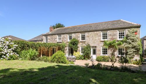 Culdrose Manor