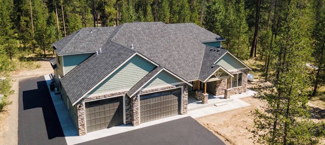 Custom home, 1.17 acres, 5 beds, 5 bath, sleeps 12+, Hot Tub, 80" TV, Pool Table