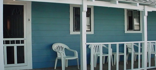 Cute and Cozy. Short walk to Sand. Close to Attractions.