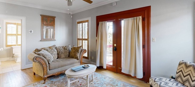 Cute studio cottage with central AC and private W/D