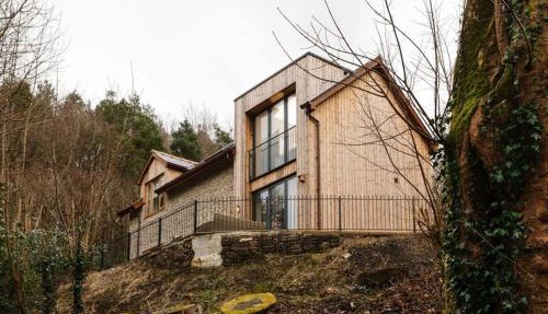 Cwmwbwb Lodge