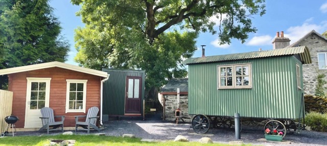 CWT TYDDYN SHEPHERD'S HUT, pet friendly in Cerrigydrudion