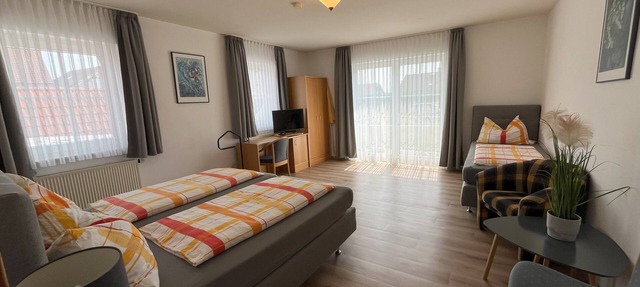 Cyclist-friendly apartment (42 sqm) with south-facing balcony and separate kitchen