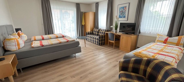 Cyclist-friendly apartment, 1st floor (42sqm), with south-facing balcony and separate kitchen
