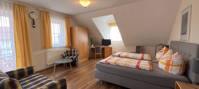 Cyclist-friendly apartment, 2nd floor (42sqm), with balcony and separate kitchen
