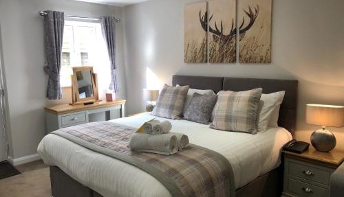 De Courceys Manor Suites & Cottages