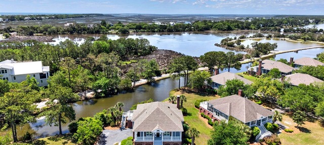 DeBordieu getaway with screened porches, deck & community pool