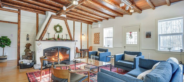 Deck & Fire Pit: Cottage Near Monadnock State Park