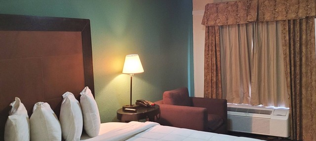 Deerfield Inn & Suites