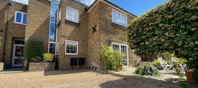 Delf Stream Flat - Close to town with lovely sunny terrace
