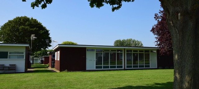 Delightful chalet based on broadside chalet park, Norfolk,near the broads & sea