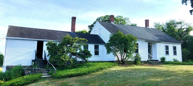 Delightful Classic Farmhouse With Gorgeous Views