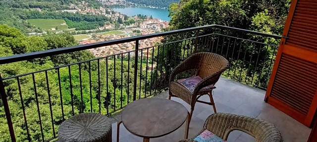 Delightful 4-bedroom villa with Lake Lugano view - up to 10 people