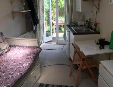 Delightful studio apartment in pretty village of Albrighton