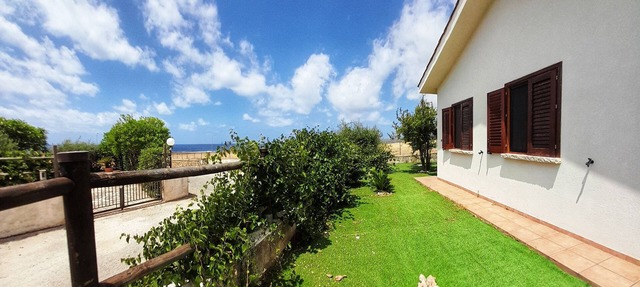 Delightful villa with garden near the clear sea of Macari (San vito Lo Capo)
