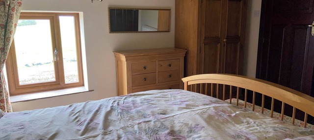 Delph Cottage Two ground floor bedrooms and a ground floor shower room