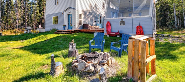 Delta Junction Retreat w/Northern Lights Cabin!
