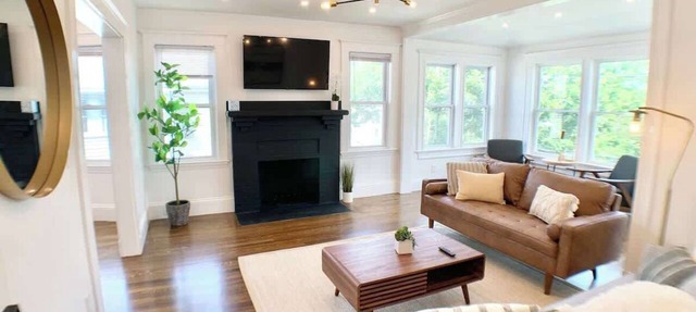 Deluxe and Bright 3Br, King Bed,W/D,Parking
