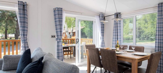 Deluxe Lodge with parking & decking