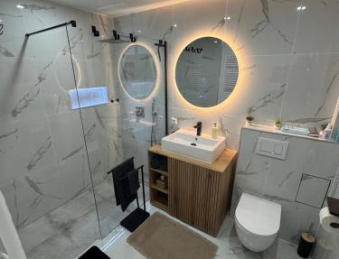 Design-Studio mit Wellness-Bad & Smart Access