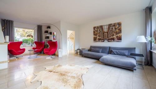 Design Villa mit Sauna & Garten