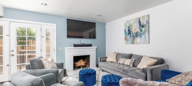 Designed for extended stays, family relocations, or corporate travel, this furnished home offers high-speed Wi-Fi, workspace, and all essentials for a comfortable month-long stay. Private in-law suite, lockable rooms, pet-friendly yard with dog run,