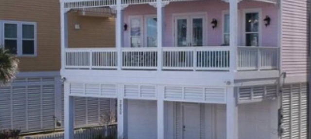 Designed for family gatherings! Enjoy beach views & a quick walk to the shore!