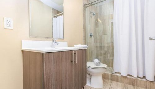 Designer Lux 4 bed Loft Steps to the State House