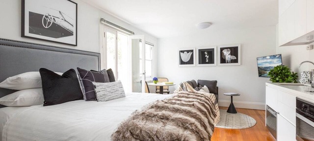 Designer Studio in Grand Manor 20 min From Sydney