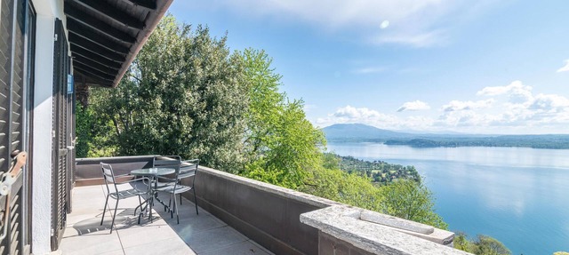 Despite having only a thousand inhabitants, the small Massino Visconti, situated on the gentle heights of the Vergante, is a well-known and famous village. It is located directly opposite Ranco on the lake above Lesa. The view is simply enviable.