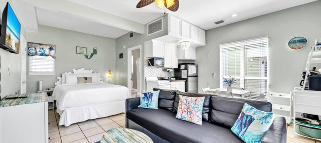Destin Crystal Beachside Breeze Cottage~Steps to Beach & Pool~Prime location