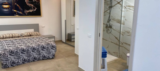 Detached house with private parking 250 meters from the spa train station