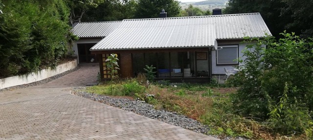 Detached vacation home with 3 bedrooms in a natural garden.