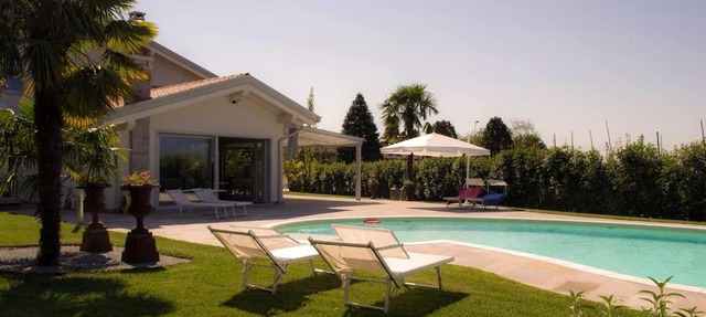 Detached Villa with pool in Veneto
