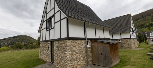 Detached villa with sauna, with view at the Rursee