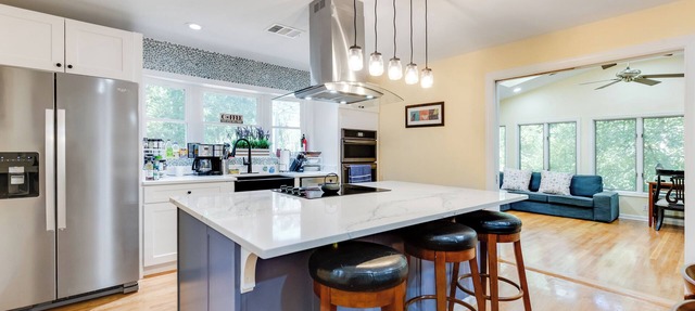 Dew Drop Inn | 4BR Retreat | Lakeside | Hot Tub