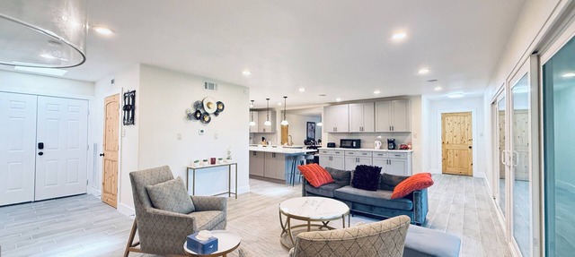 Dickinson Bayou Front Retreat Gateway Spacious 5-bedroom with Water view fishing