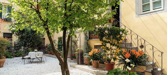 Dimora Paolina charming villa with secret garden, in the historical center of Lucca
