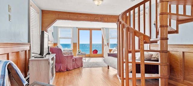 Direct Ocean Front Beach Cottage