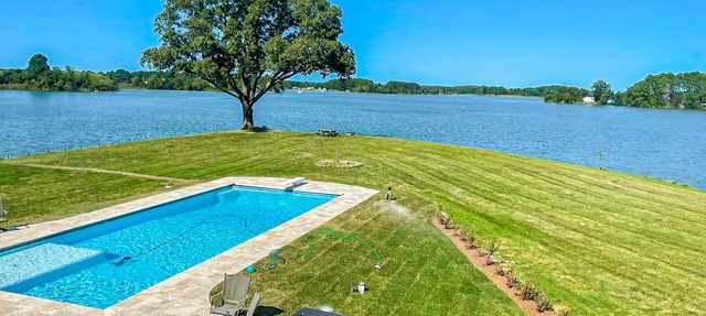 Direct waterfront access to the Chesapeake Bay with pool and hottub