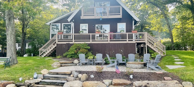 Direct waterfront Lake House, stunning views Sleeps 8 on a private PENINSULA!