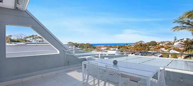 District & ocean views close to Bronte Beach