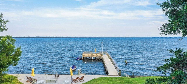 Dock & Fire Pit: Lakefront Bonneau Home!