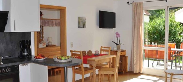 Dog-friendly and barrier-free bright vacation apartment with garden