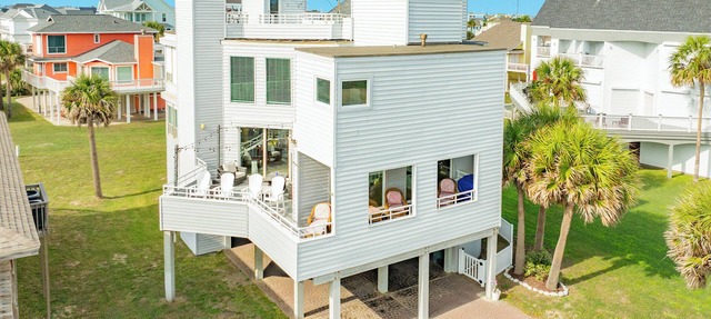 Dog Friendly Beachside Home w/4 Decks, Elevator, Easy Beach Access & More!