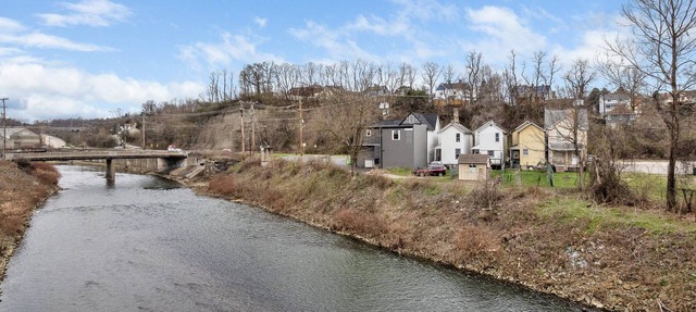 Dog Friendly Creek-Side Getaway