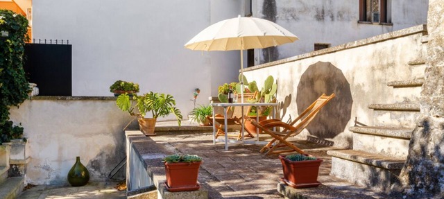 Domus Perrone with patio&garden! 10min from sea!