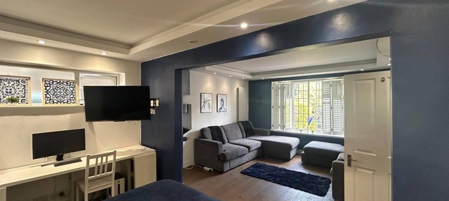 Don't wake me up. South London. Sleeps 20+