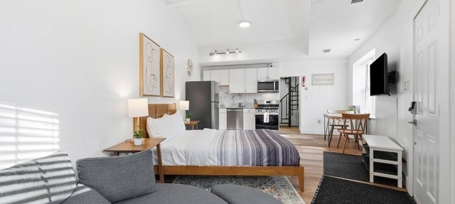 Dormont Pittsburgh 1A Bright and Cozy Studio Apartment With Free Parking