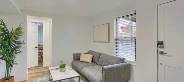 Dormont/Potomac @4 Cozy and Central 2 Bedroom Private Apartment